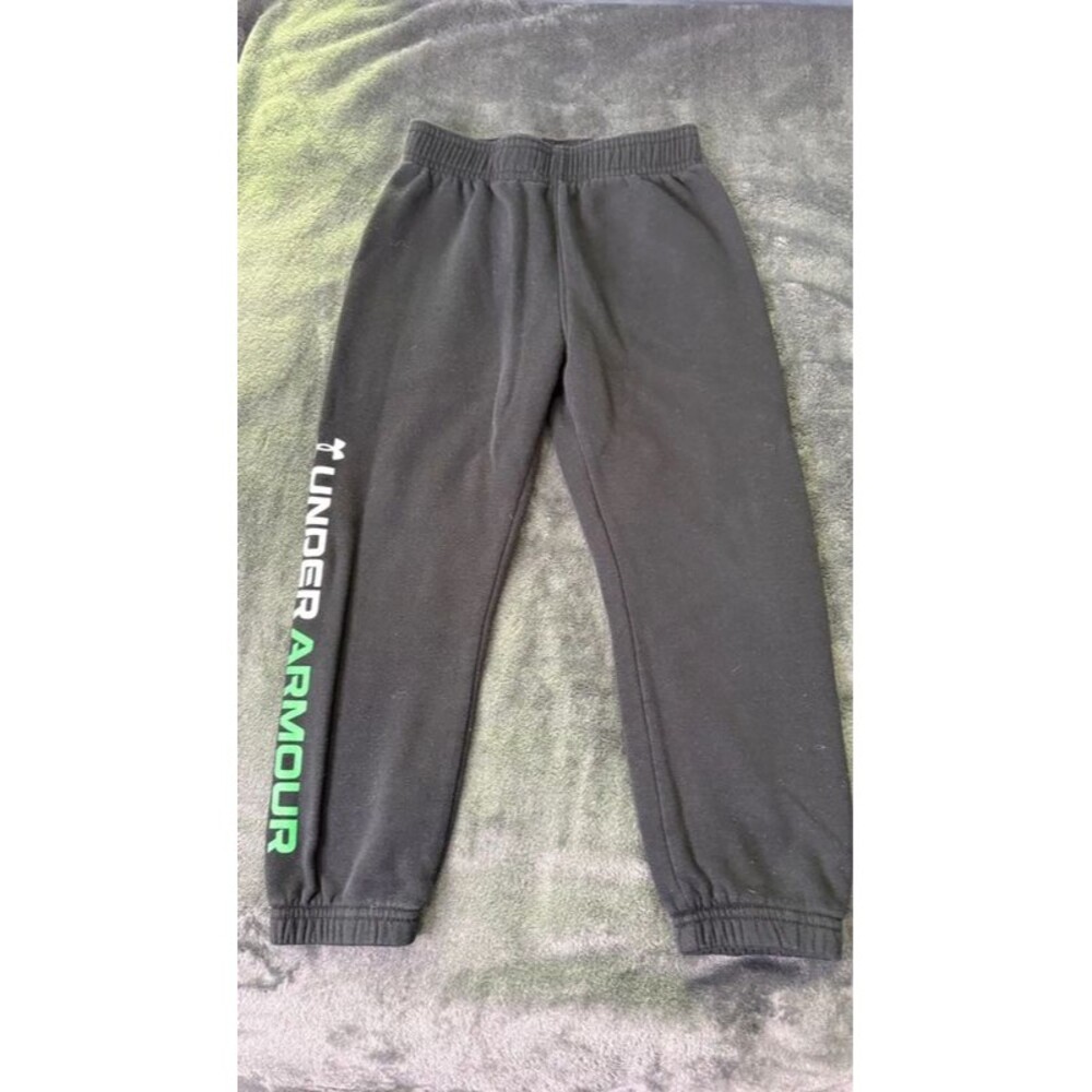 Under armour sweat pants size 4